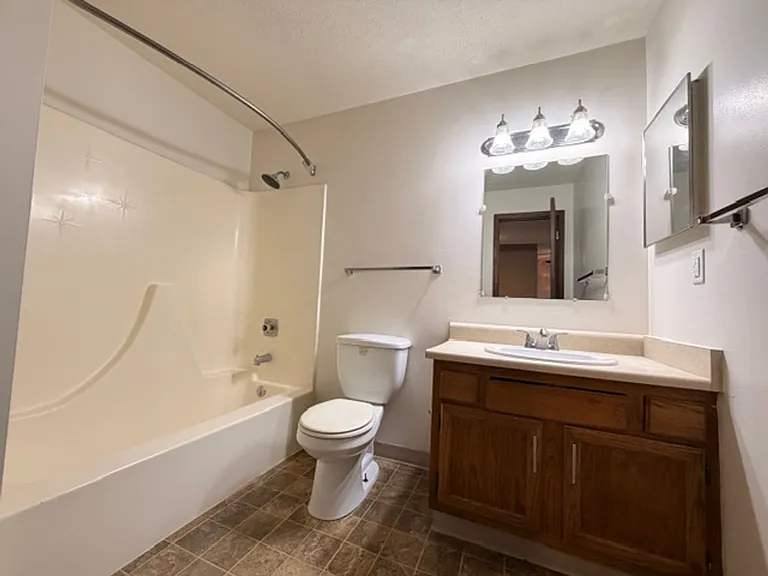 Superior Place Apartments — Photo 23
