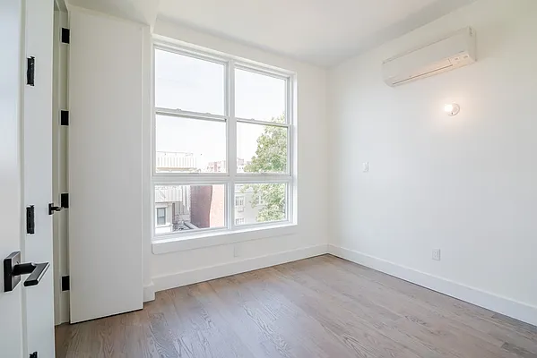 Rented by EXR | media 17