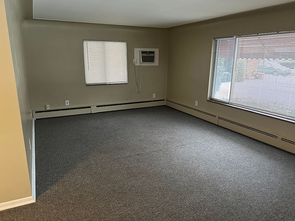 1st image of 440 Marshall Ave W