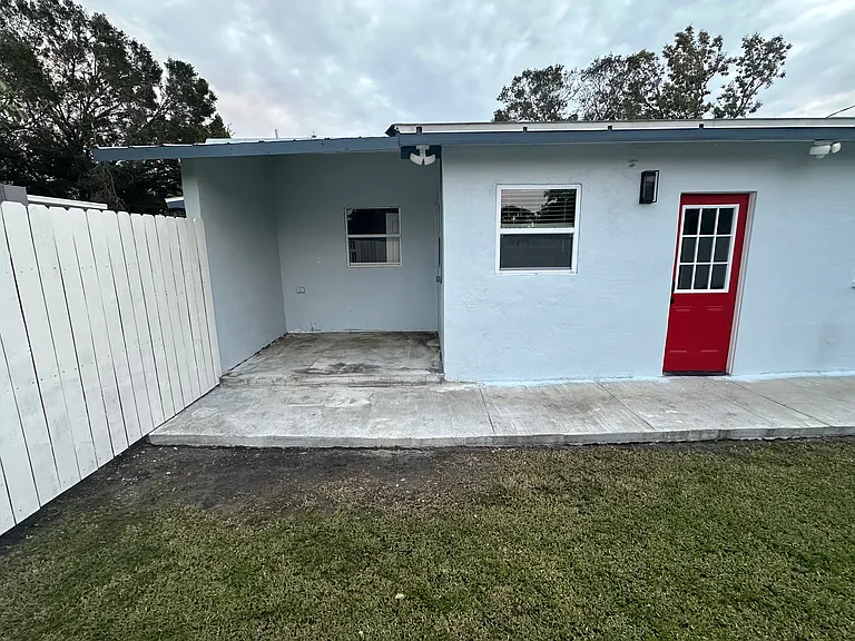 2210 S Euclid Cir #B — Photo 16