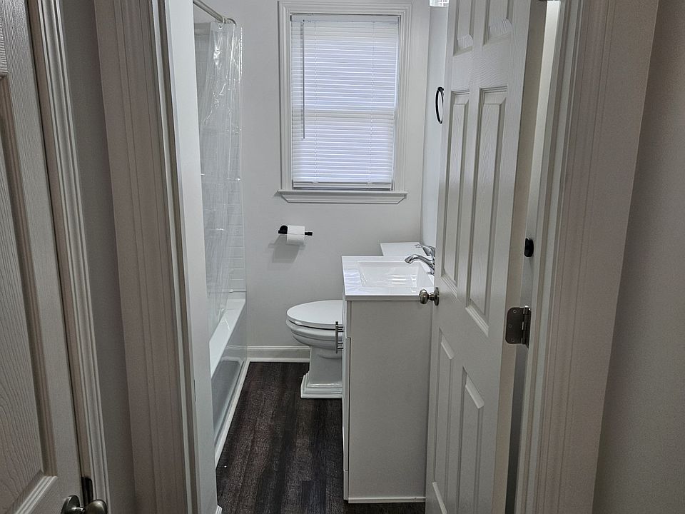 1st image of 450 Ramona St NE