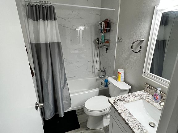 4th image of 2202 W Glenrosa Ave