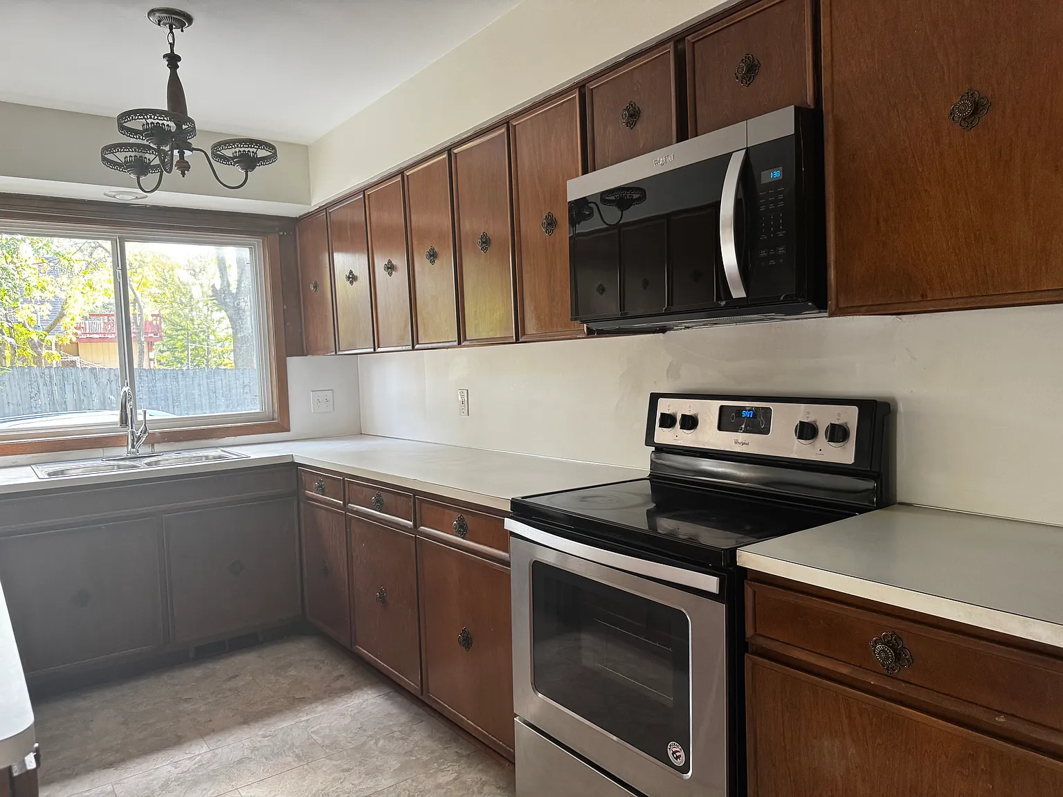 3 bed, 1934 sqft, $2,300 — Photo 2