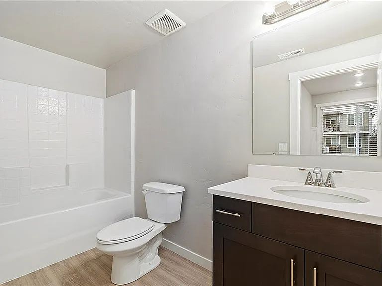 Latitude 40 One Bedroom Bath
