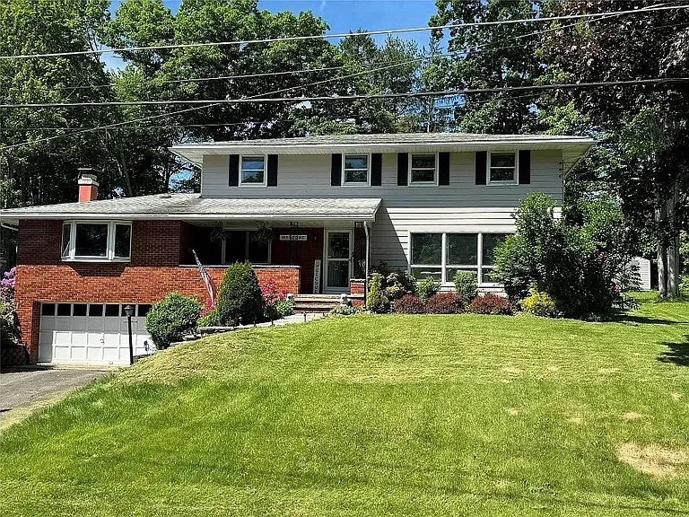 7 Exeter Dr — Photo 2