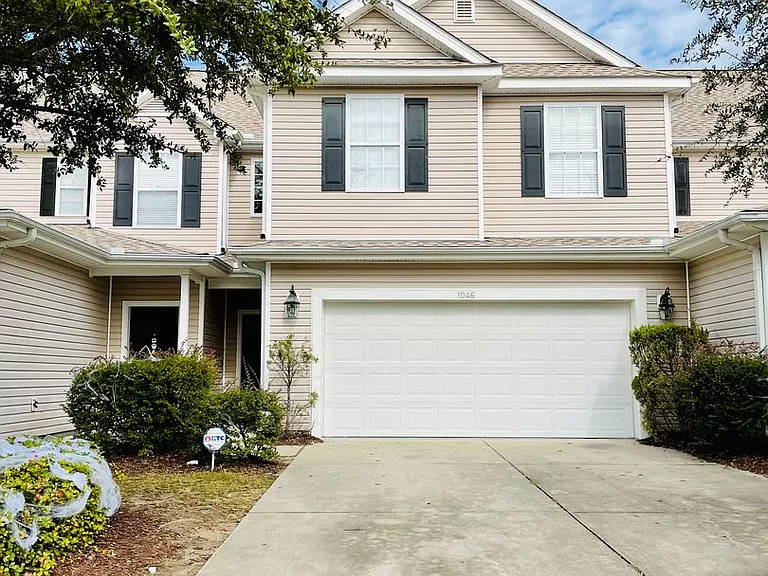 1046 Fairway Ln — Photo 1