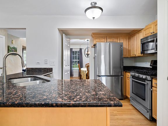 3rd image of 114 W Chicago Ave