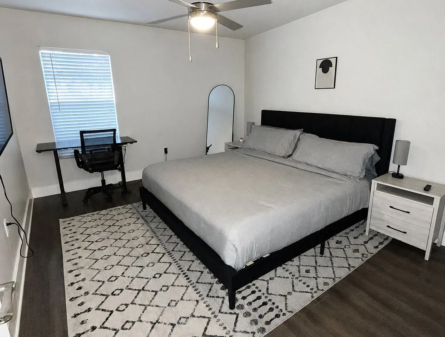 2 bed, 1.0 bath, $3,536 — Photo 2