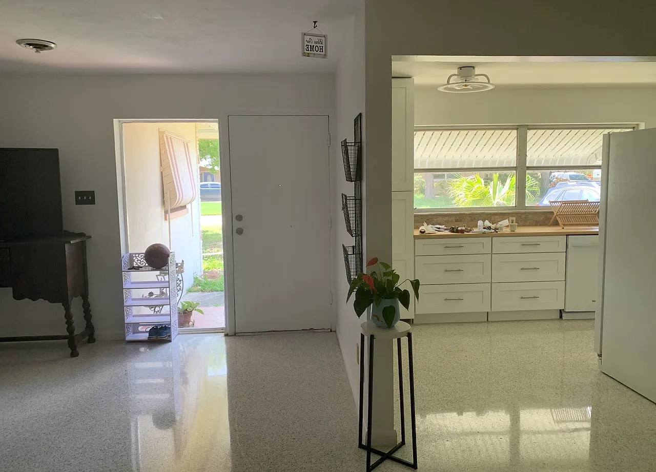 2 bed, 1207 sqft, $2,700 — Photo 2