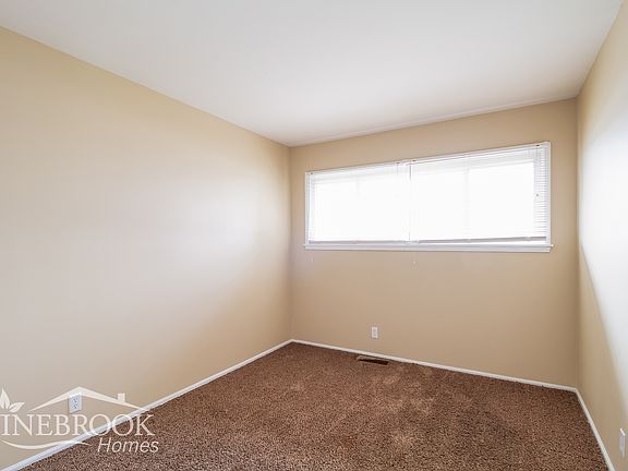 5th image of 10 Carlton Dr