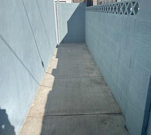 5th image of 1130 N Beachwood Dr #1/2