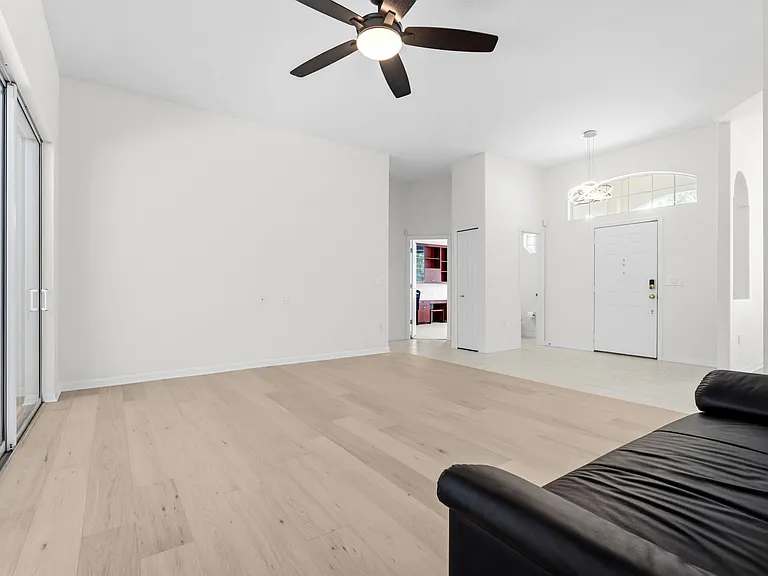 5217 Far Oak Cir — Photo 6