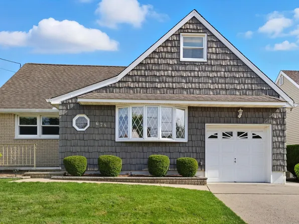 678 9th St, Secaucus, NJ 07094