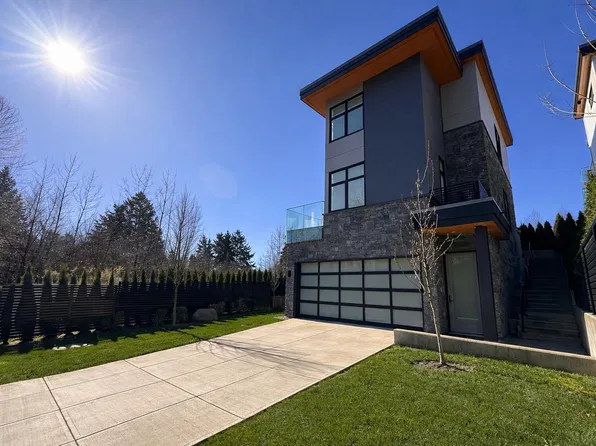 592 Arthur Erickson Pl, West Vancouver, BC V7T 0B2