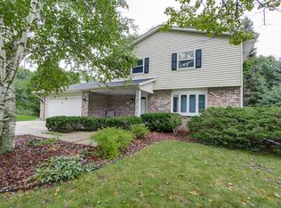 908 Vista Ln, Grafton, WI 53024