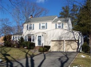 14 Yorktown Ter, Livingston, NJ 07039
