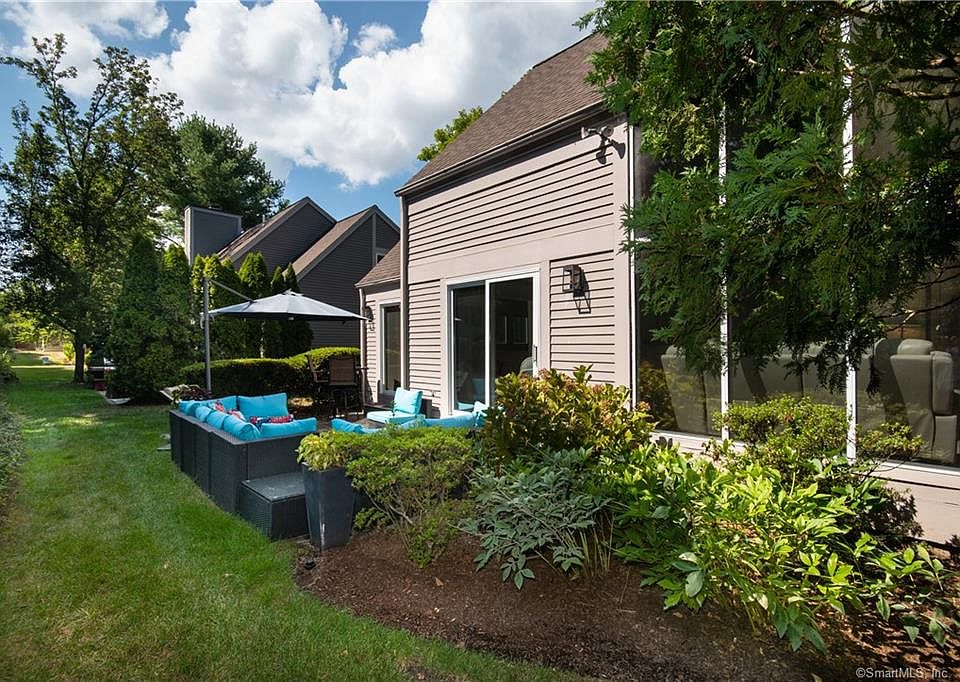 1st image of 230 New Canaan Ave APT 4