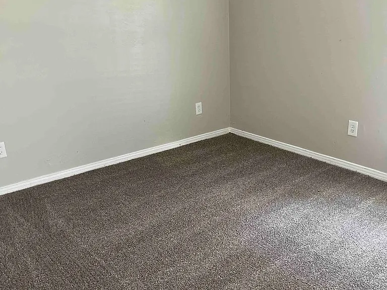 114 Shadybrook Dr — Photo 4