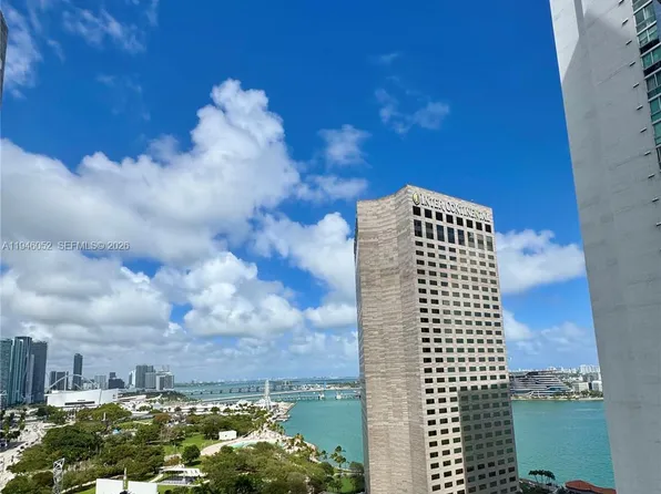 325 Biscayne Blvd, Miami, FL