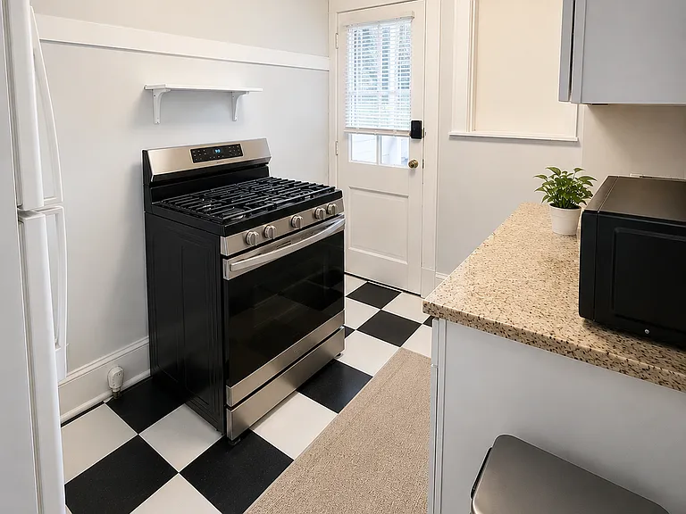 709 W Nevada St — Photo 12