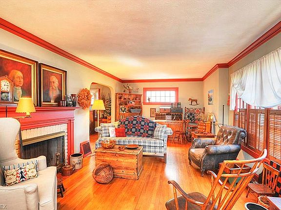 5th image of 19732 Riverview Ave