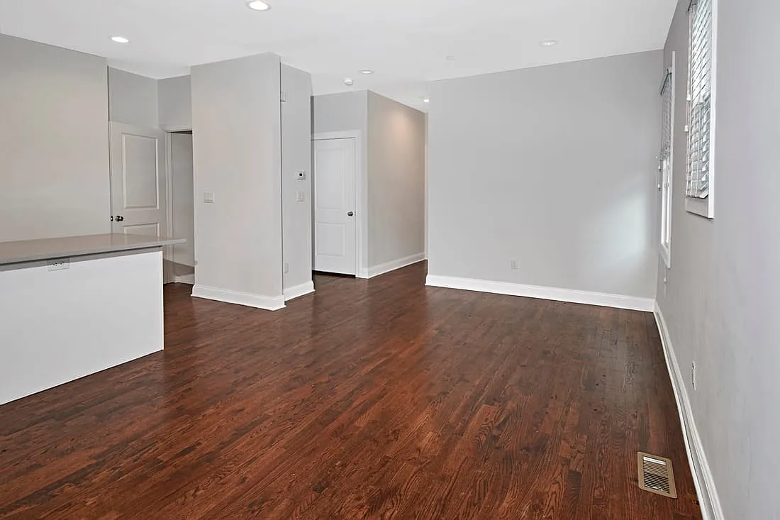 3 bed, 2.0 bath, 1604 sqft, $4,900 — Photo 2