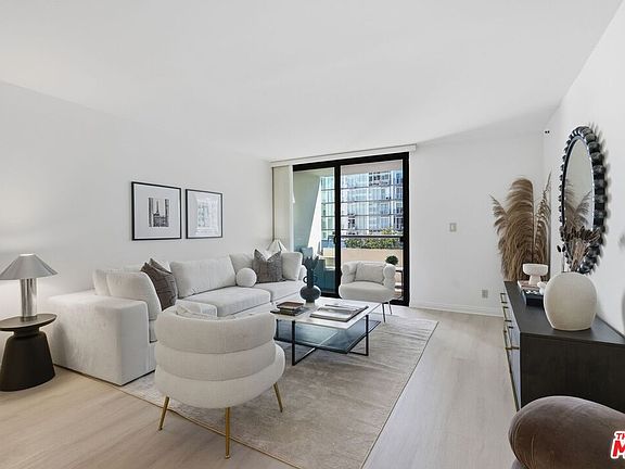 2nd image of 600 W 9th St APT 513