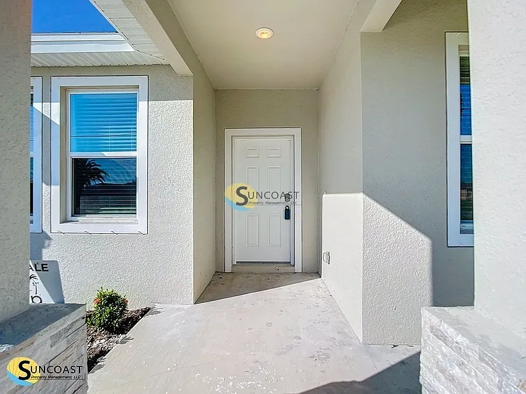 585 Marion Oaks Pass — Photo 2