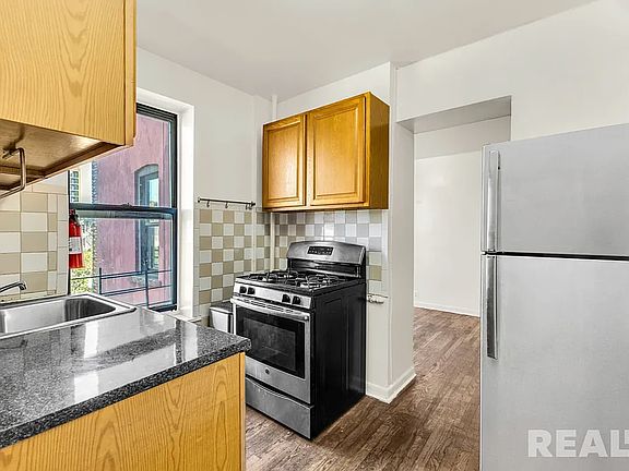 4th image of 159 E Houston St Unit 16