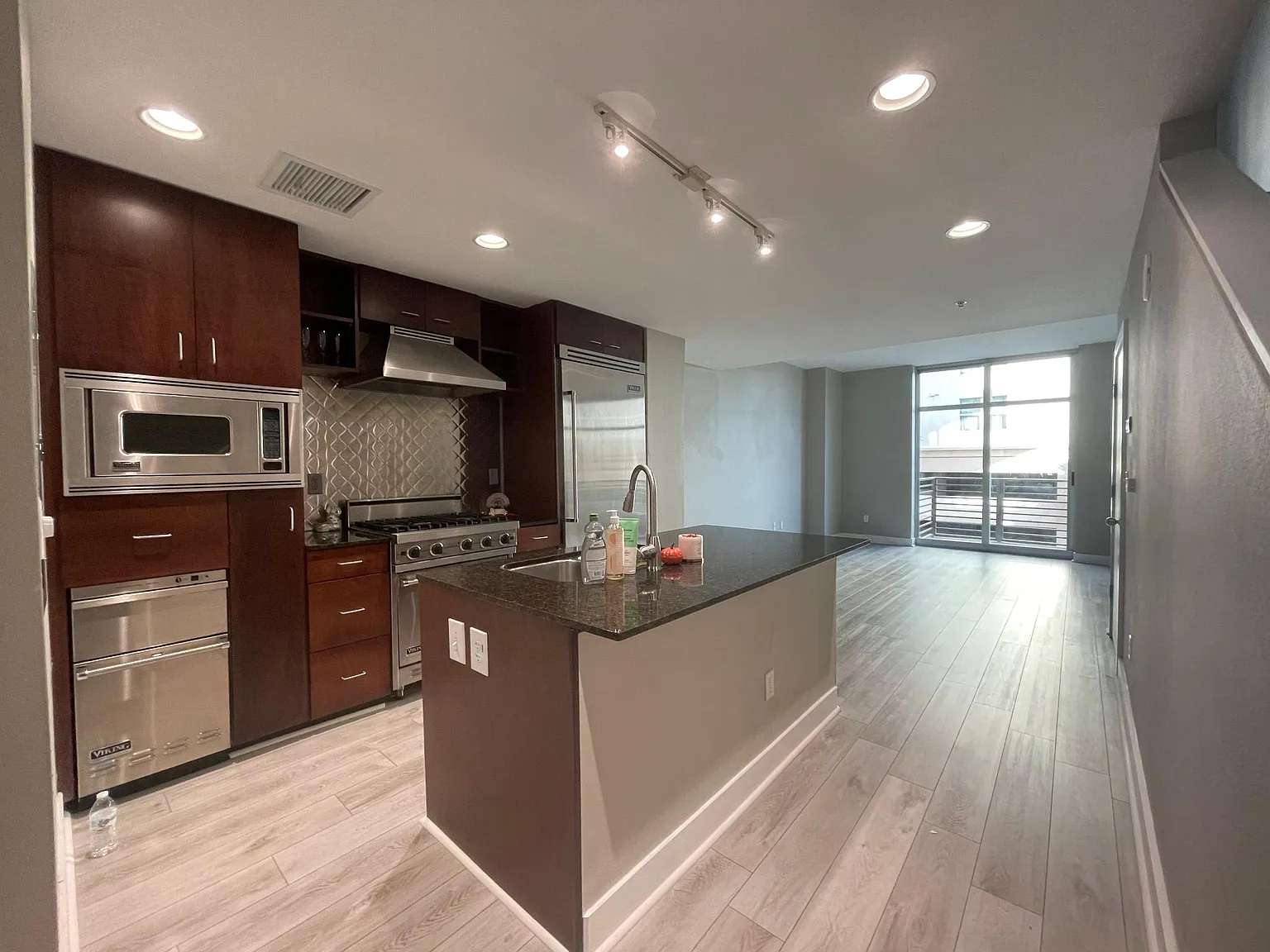 1208 E Kennedy Blvd — Photo 3