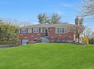 12 Greenwood Lane, Valhalla, NY 10595