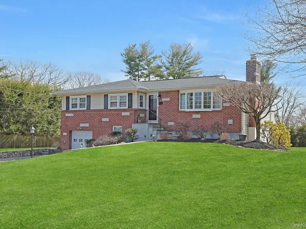 12 Greenwood Lane, Valhalla, NY 10595