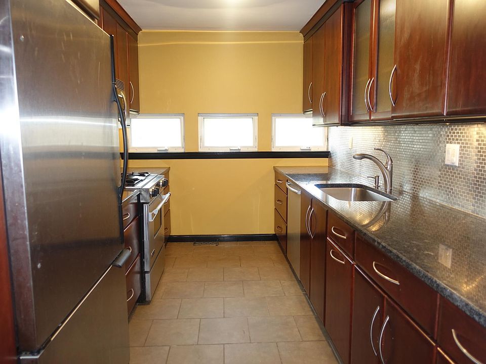 Updated Kitchen .Stainless steel appliances ( 1st Floor)