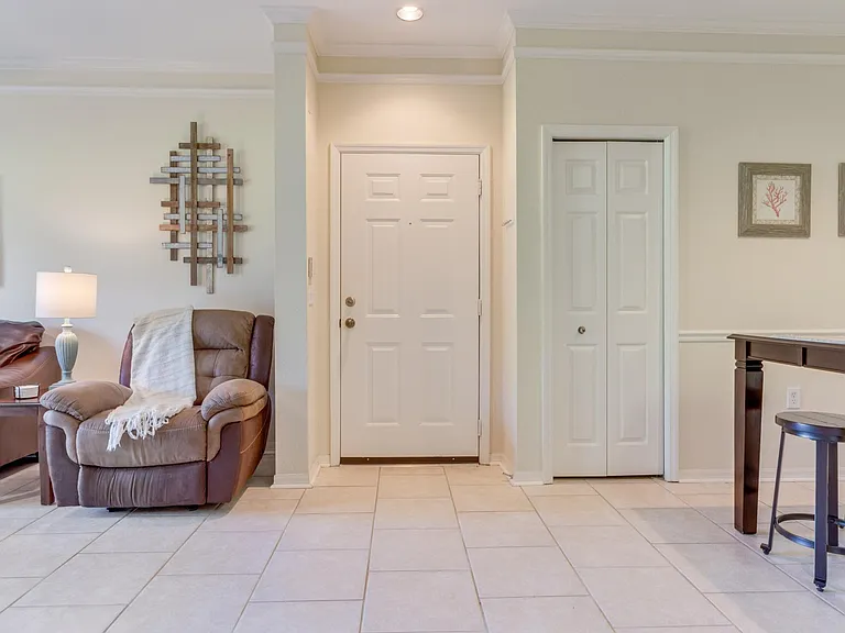 5122 Northridge Rd #108 — Photo 2