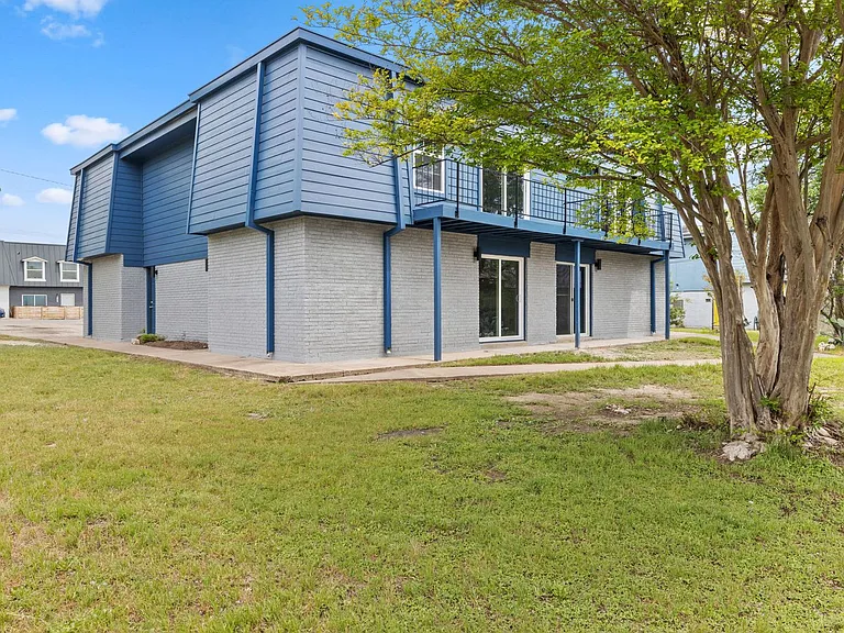 301 E Croslin St #101 — Photo 14