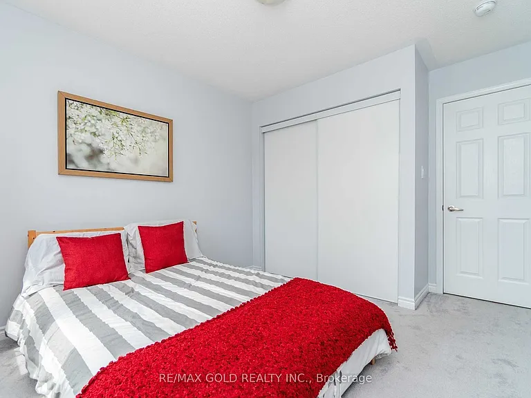102 Leadenhall Rd — Photo 15