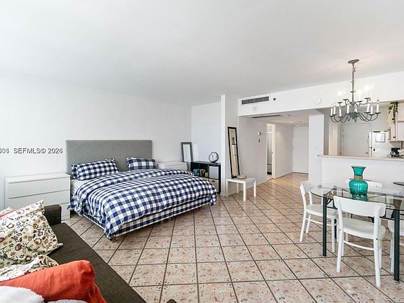 2nd image of 100 Lincoln Rd #818