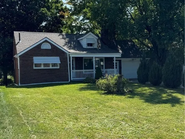 91 Notre Dame Dr, Campbell, OH 44405