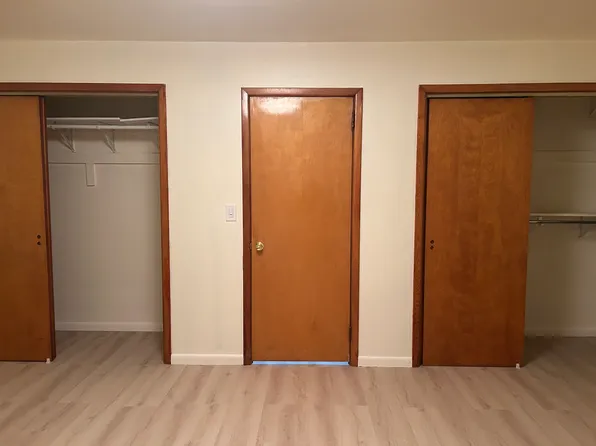 576 Avenue East image 14 of 14