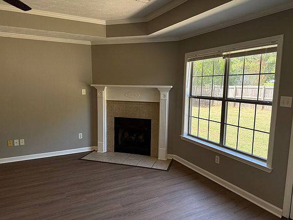 4th image of 32 Thunderbird Dr