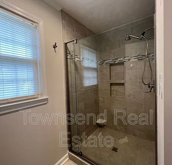 303 Wagoner Dr — Photo 16