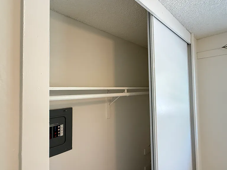 190 Sierra Dr #C — Photo 12