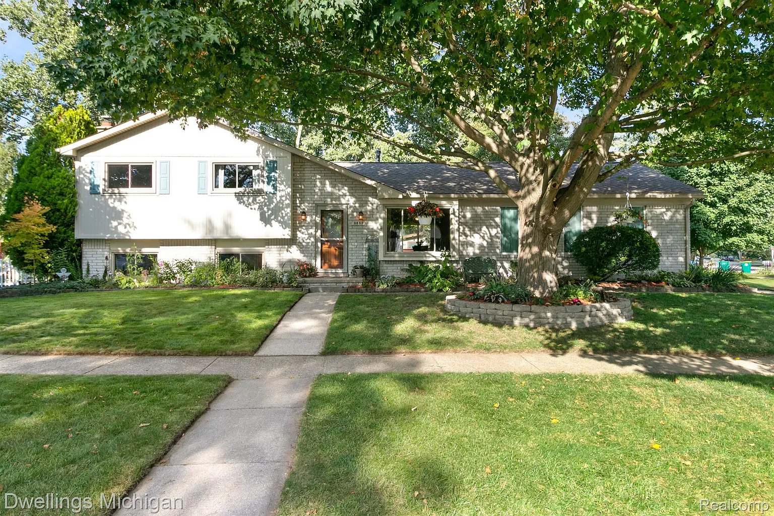 5859 Huntington Dr photo 1