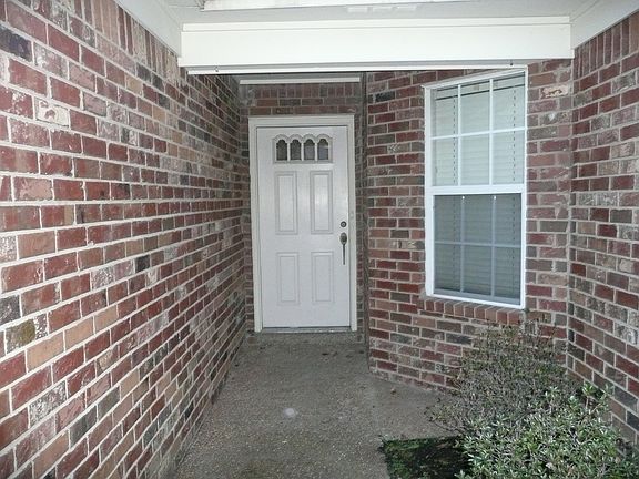 2nd image of 2735 Park Crest Cv