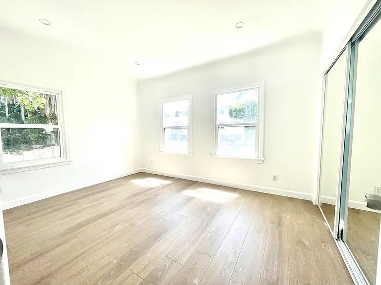 927 N Gardner St #N — Photo 11