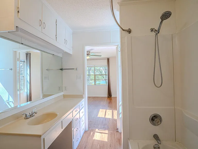 16013 Edwards Dr — Photo 15