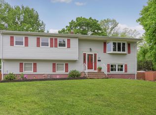 34 Zerman Dr, Middletown, NJ 07748