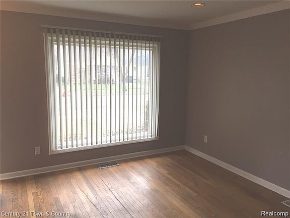 5th image of 3832 Edgar Ave