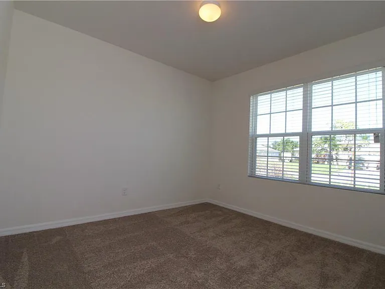2129 SE 10th Pl — Photo 9
