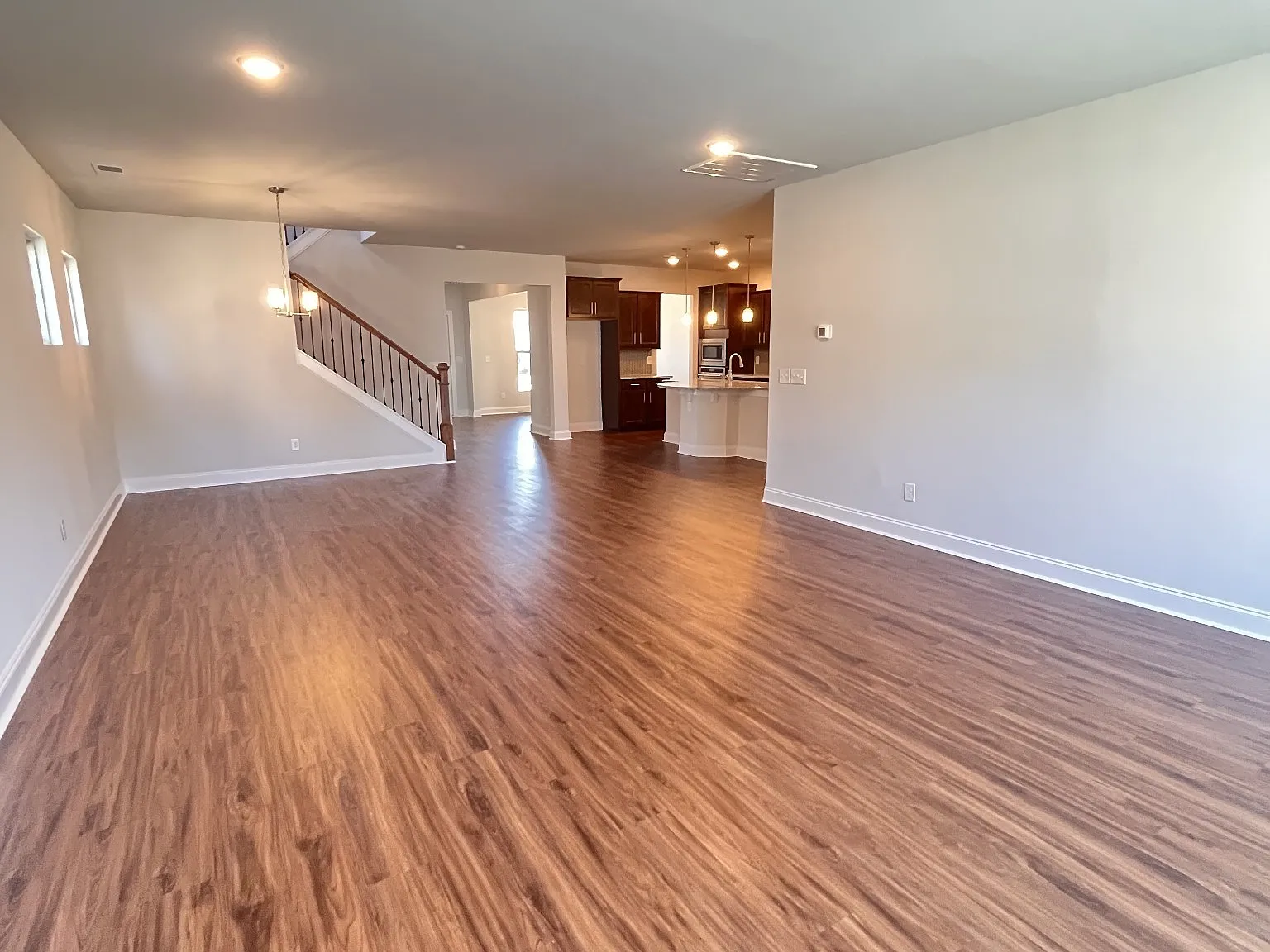5 bed, 3533 sqft, $3,350 — Photo 3